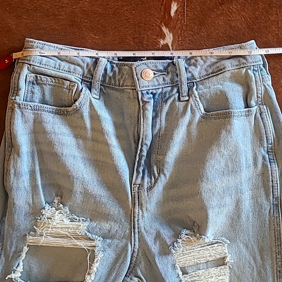 Hollister Ultra High Rise Destroyed Ripped Mom Jeans Size 26 - Picture 10 of 16